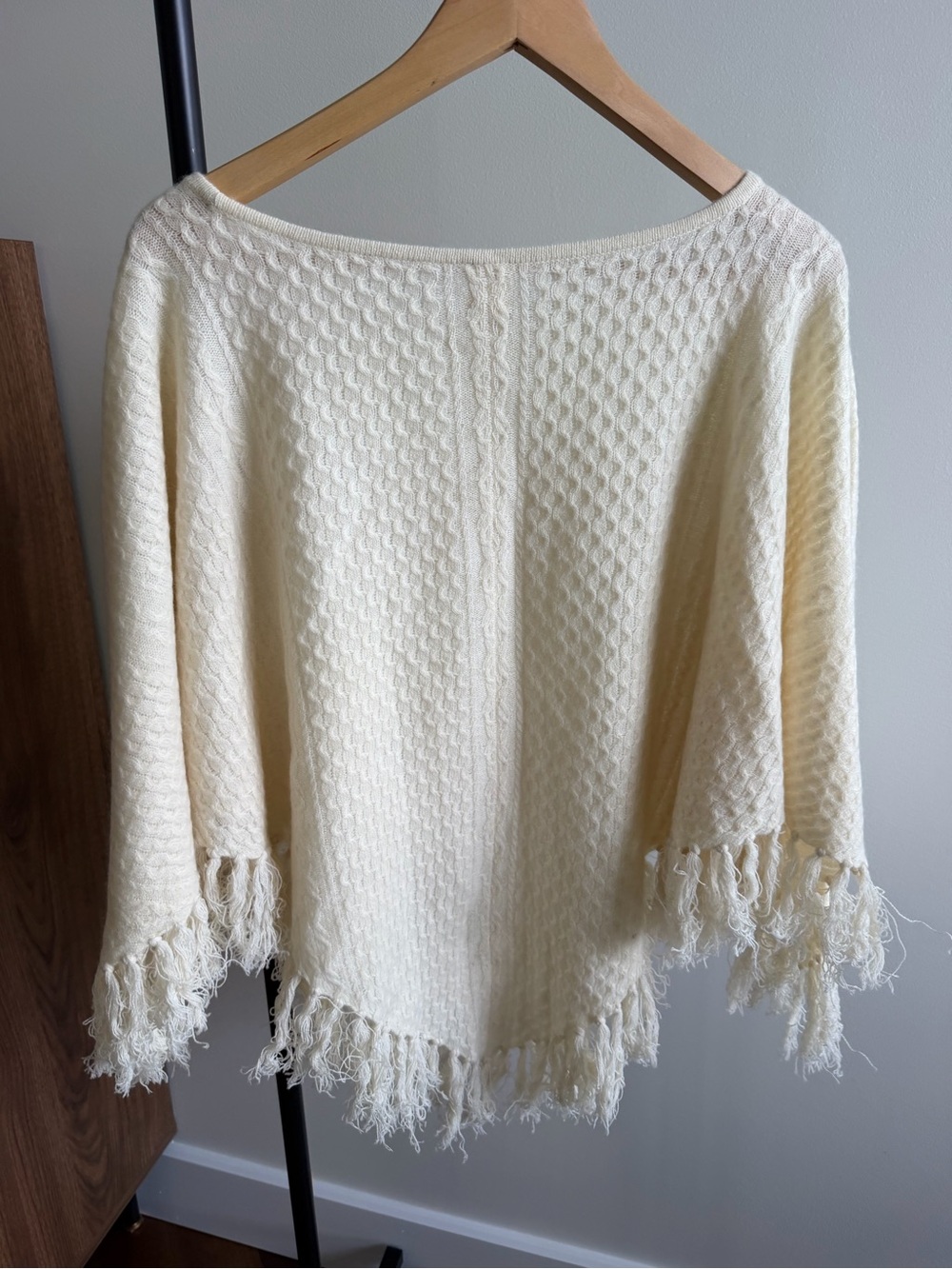 Qi Cashmere Vintage Cream Textured Knit Fringe Poncho Sweater One Size - Picture 12 of 12